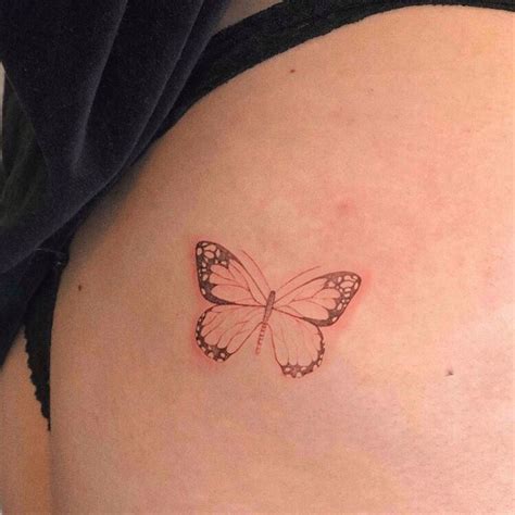 tatuajes de mariposas en el gluteo|Mariposa tattoo gluteo